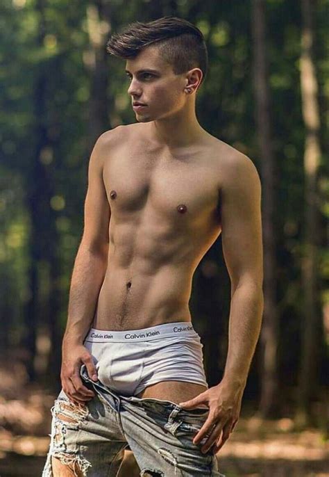 Pin De Marco Santos Em Tumblr Shorts Para Homens Modelos Masculinos