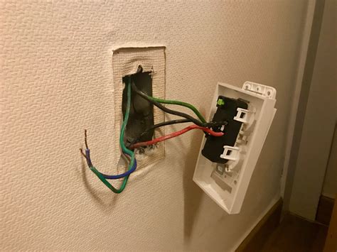 installing  grounded wall socket