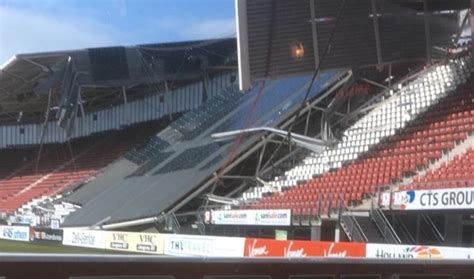 dak az stadion deels ingestort door storm uitkijkpost