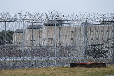 drugs continued  flow  virginia prisons  pandemic raising