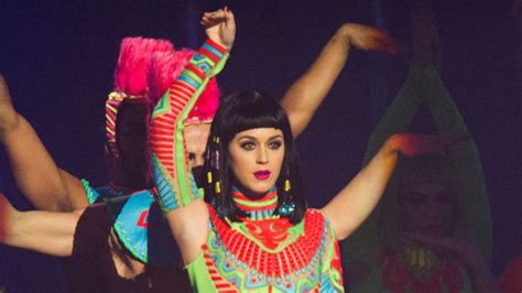 You Have To See Katy Perry Do The Splits In Slow Motion