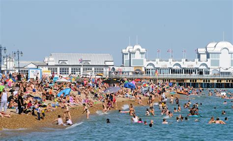 26 Photos Show People Flocking To Portsmouth Beaches On Hottest Day Of