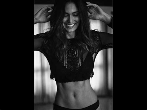 Bruna Abdullah Shows Off Her Abs Bruna Abdullah Gym Workout Filmibeat