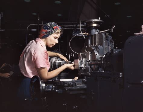 woman machinist  douglas aircraft company women  world war ii
