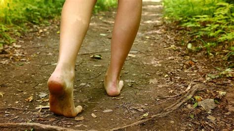 walking barefoot   winter  beneficial longevity