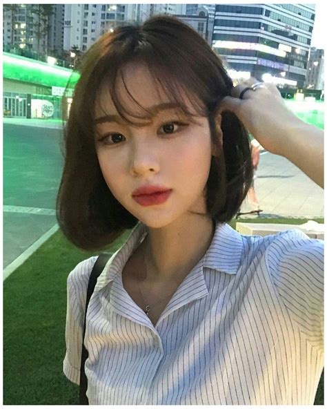 Short Hair Korean Bangs In 2021 Korean Short Hair Bangs Short Hair