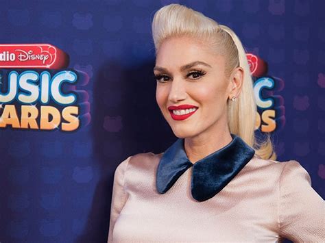 Gwen Stefani Has Curly Brown Hair Now And Everyone Is