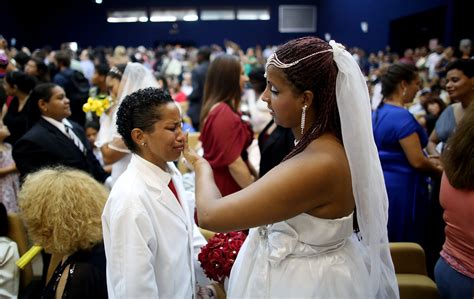 rio de janeiro hosts world s largest mass gay wedding photos newnownext