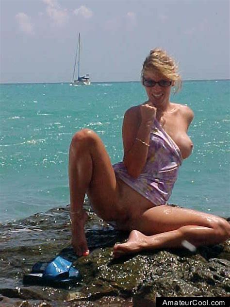 milf wife on vacation shows herself at the beach