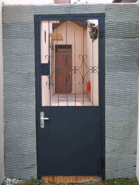 gambar teralis  pintu besi teralis minimalis clasik