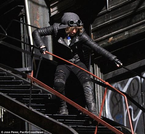 First Stills Of Camren Bicondova As Selina Kyle In ‘gotham’ Revealed