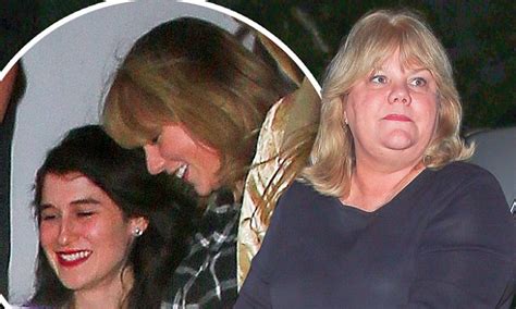 taylor swift smiles as she unwinds with mother andrea at theater in la daily mail online