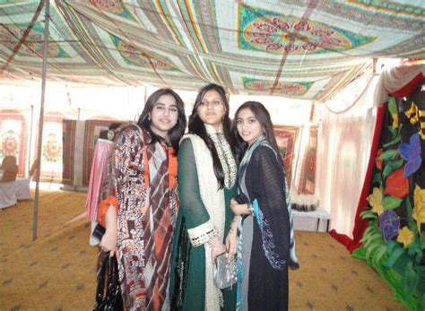 Beautiful Arab Pakistani Muslim Hot College Girls At