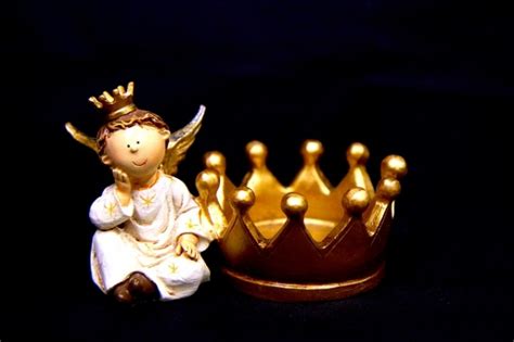 crowns  believers  receive life christianity daily