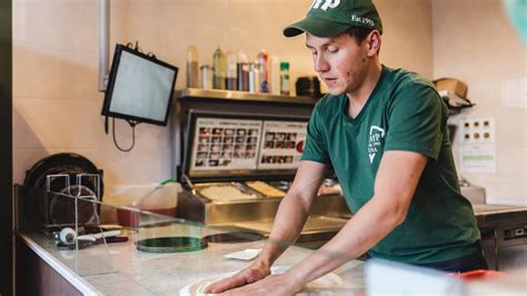 konkurrenz fuer dominos  york pizza  deutschland erobern