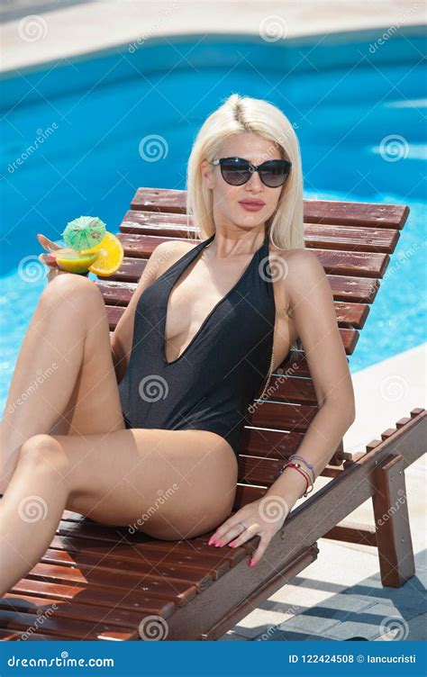Beautiful Sensual Blonde With Fashionable Sunglasses Relaxing At