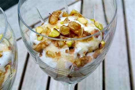 griekse yoghurt met walnoten pistachenoten en honing lekker en simpel