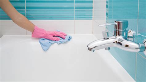 easiest ways  clean  bathtub