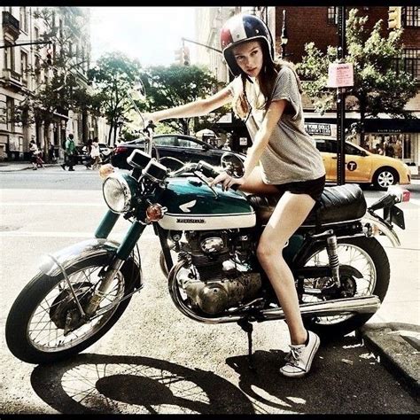 Female Motorcycle Riders Vintage Bike Vintage Motorcycles Honda Cub