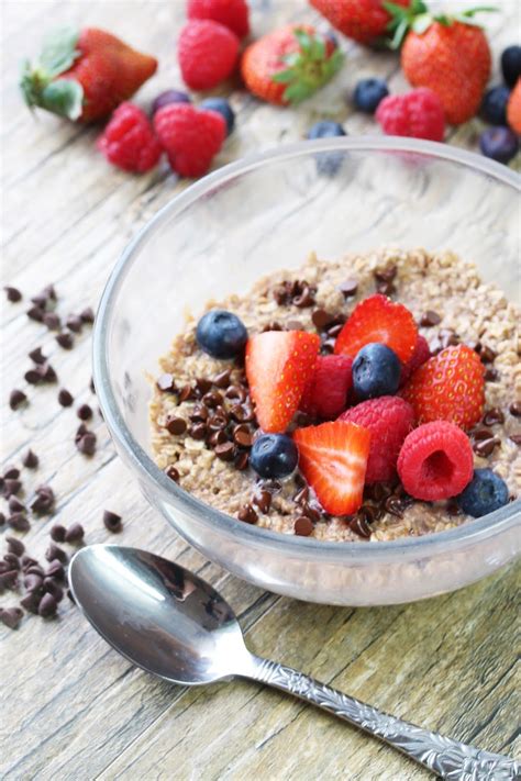 berry chocolate oatmeal