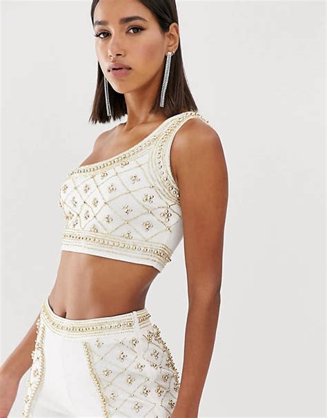 starlet lange versierde crop top met blote schouder in wit en goud asos