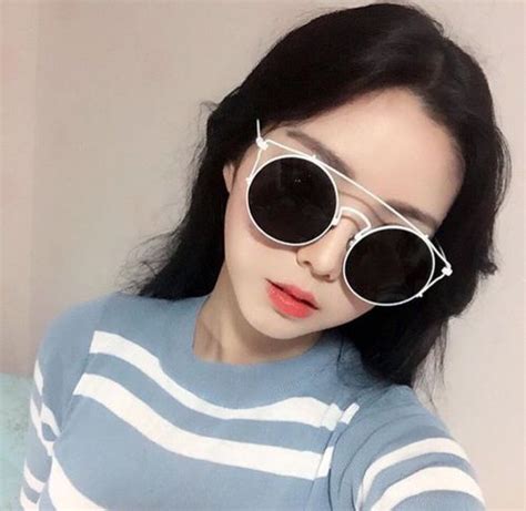 entry 253147597 … girl with sunglasses ulzzang