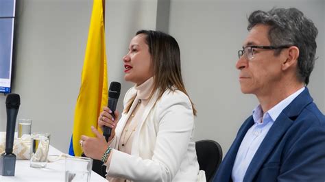 Carolina Corcho Se Reunió Con La Comunidad Internacional Para Compartir