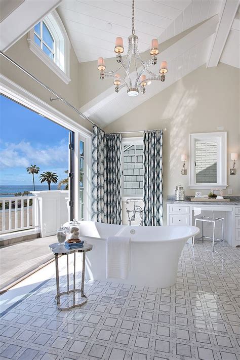 20 luxurious bathrooms with a scenic view of the ocean