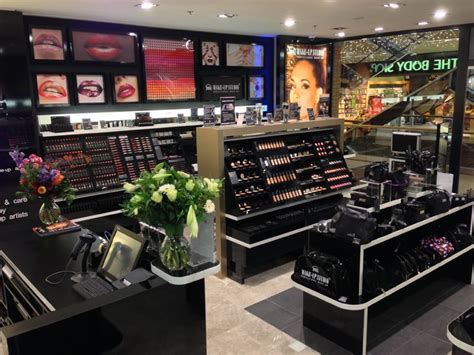studio brand store eindhoven  netherlands tiendas de cosmeticos diseno de tienda