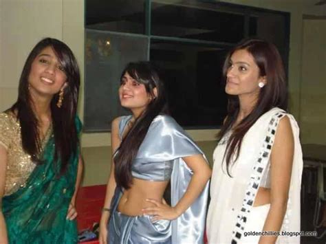 spicy college girls saree show in college function