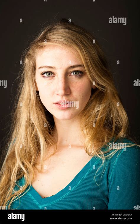 blonde teenage girl 19 years fotos und bildmaterial in hoher