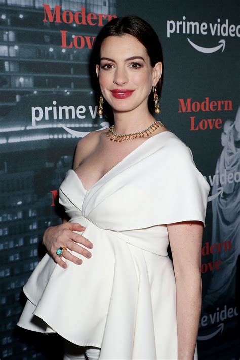 Anne Hathaway Pregnant And Sexy 38 Photos The Fappening