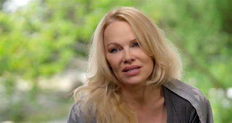Pamela A Love Story Netflix Pamela Anderson Face Au Scandale De Sa