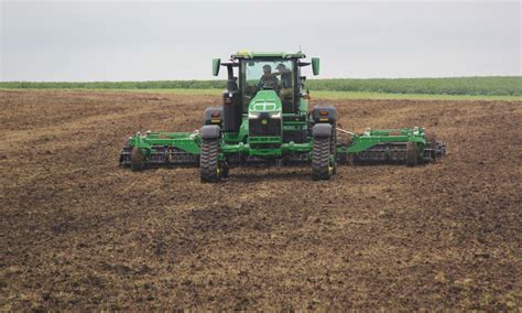 john deere introduces rx   tracked tractors grainews