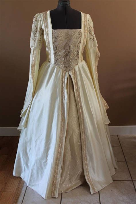 bust  ivory lace wedding anne boleyn tudor dress  etsy dresses tudor dress medieval gown