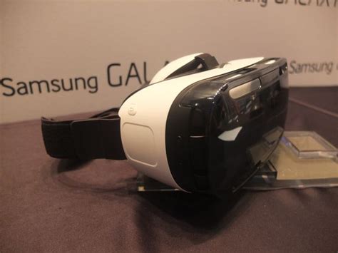 Samsung Launches New Virtual Reality Headset With Gear Vr