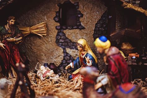 learn the bible s christmas story of the birth of jesus