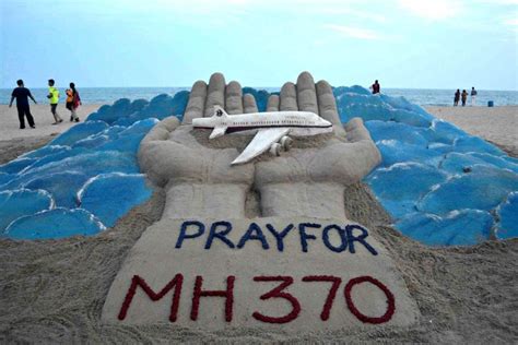 mh370 sand sculpture abc news australian broadcasting corporation