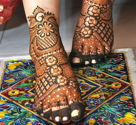 latest mehndi designs for legs meesho