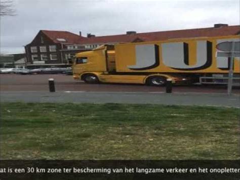 vught  april  vrachtwagen klemvast  de raadhuisstraat youtube