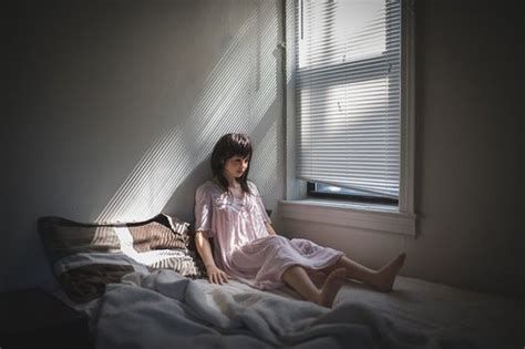 Cet Artiste Photographie Sa Sex Doll Pour Explorer Les émotions Humaines