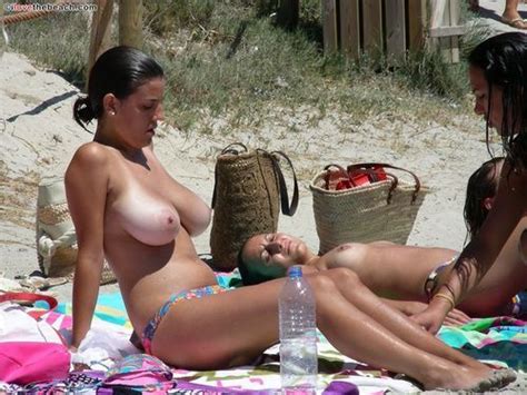 gros boulons magazinegros seins nus à la plage