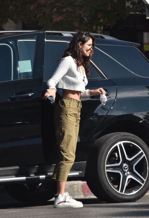 Eiza Gonzalez Bares Her Toned Midriff In A Crop Top During A Coffee Run