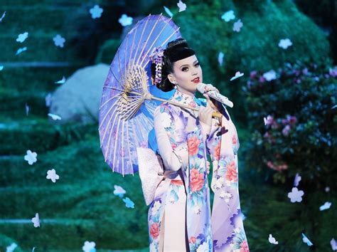 madonnas vmas  outfit   latest   cultural appropriation  appreciation