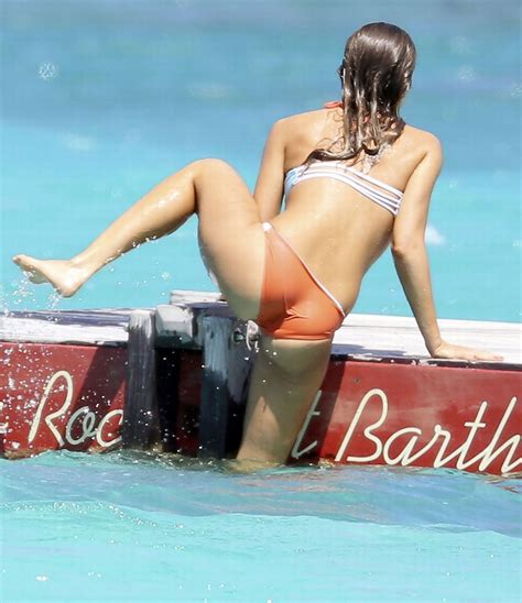 Jessica Alba Shows Off Bikini Body Mirror Online