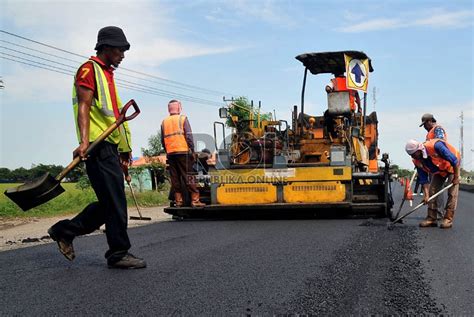 jelang mudik perbaikan jalur pantura dikebut republika