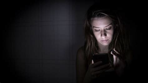 how to talk to your teen about sexting howstuffworks