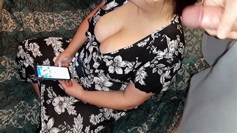 shelovesmynut cumshot on mom while she is playing facebook games
