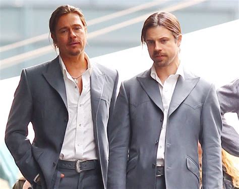 28 Photos Of Celebrities With Their Identical Stunt