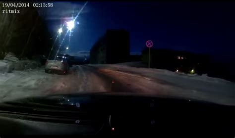 Video Russian Dashcam Captures Meteor Flashing Across The Sky